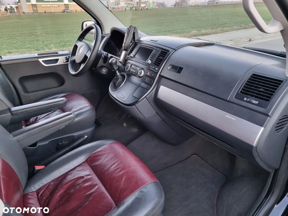 Volkswagen Multivan - 13