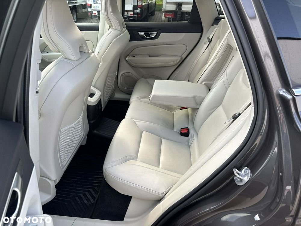 Volvo XC 60 T8 Plug-In Hybrid AWD Ultimate Bright - 20