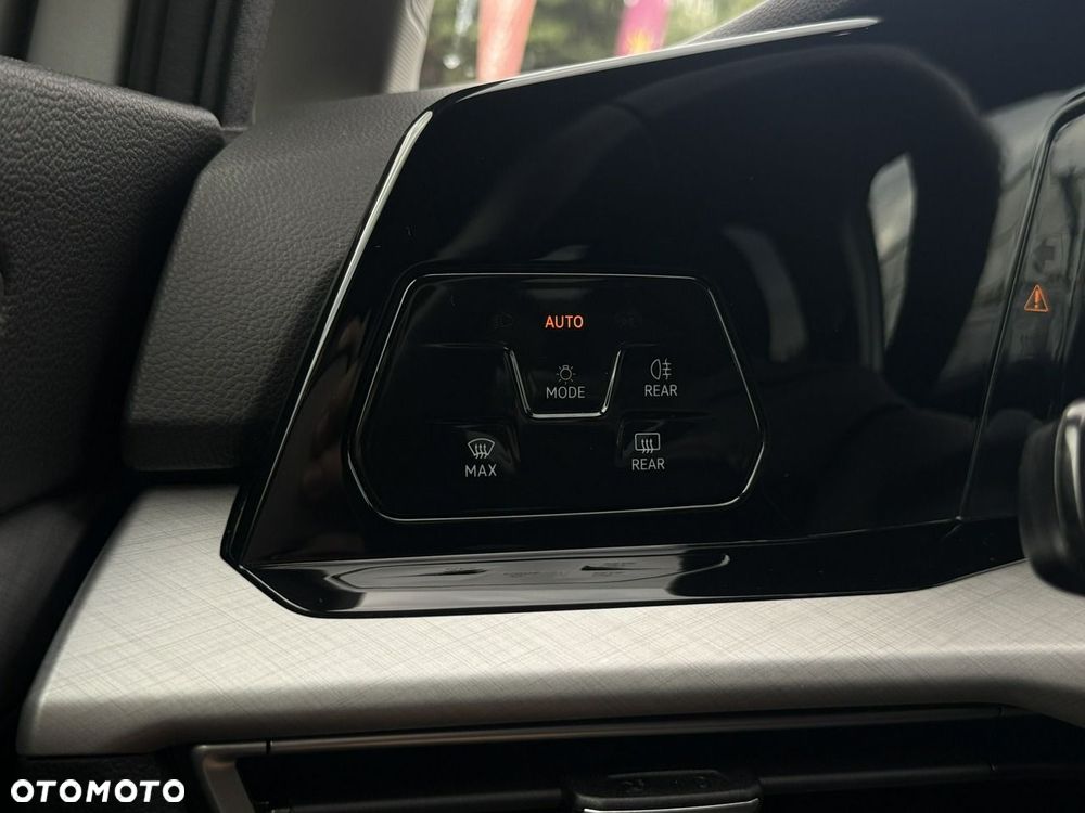 Volkswagen Golf 1.5 eTSI EVO Life DSG - 32