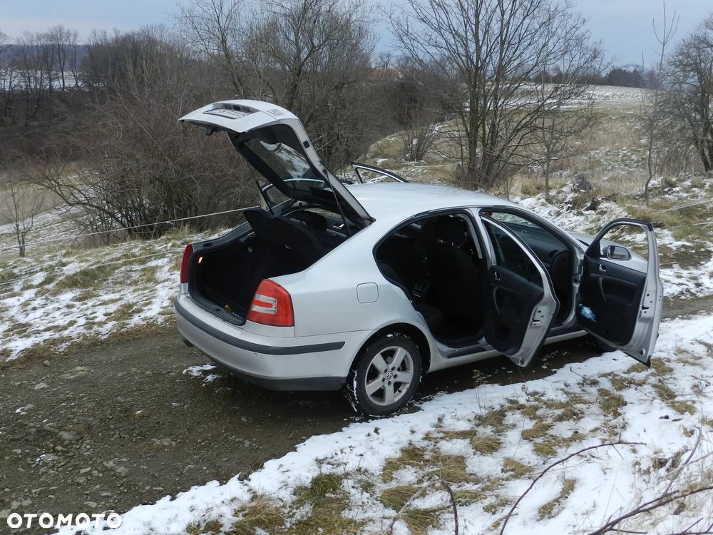 Skoda Octavia 1.6 Ambiente Tiptr - 21