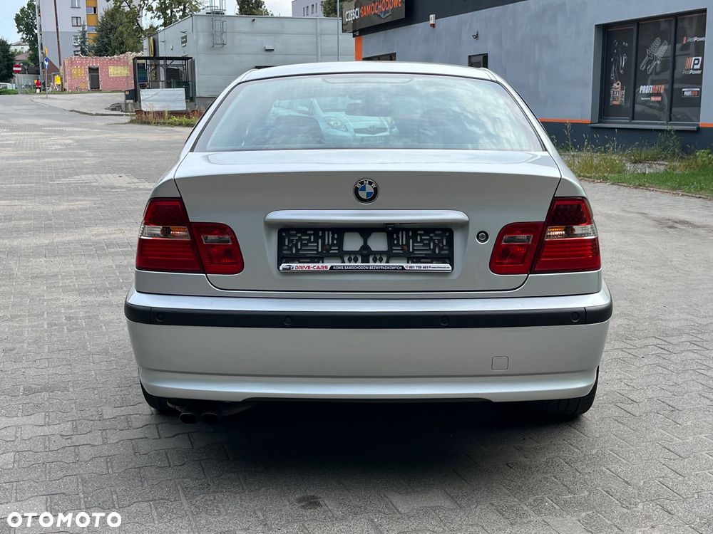 BMW Seria 3 325i - 25