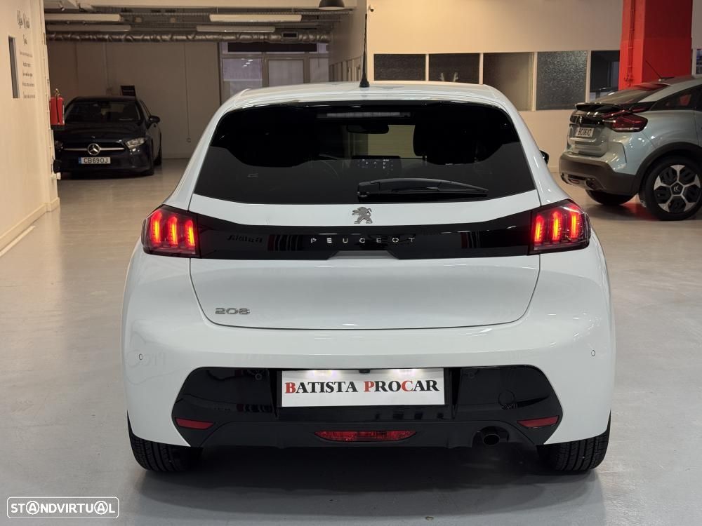 Peugeot 208 - 8