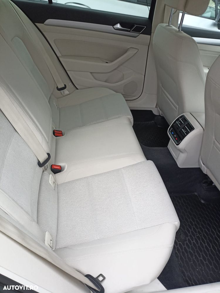 Volkswagen Passat - 9