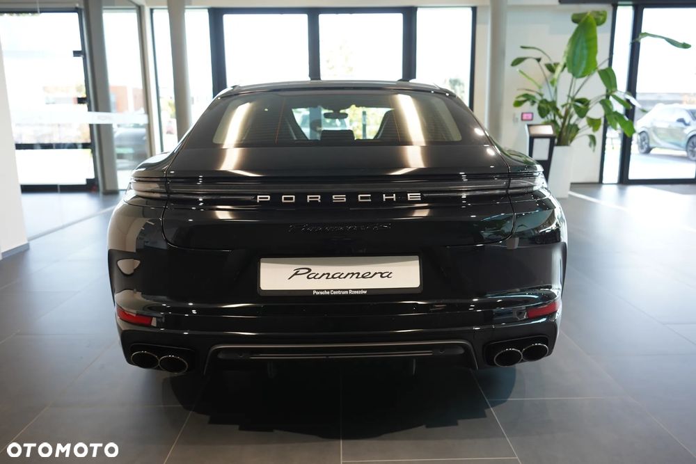 Porsche Panamera 4 E-Hybrid - 4