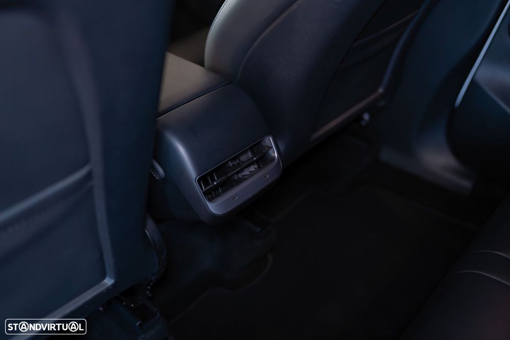 Tesla Model Y Long Range Dual Motor AWD - 23