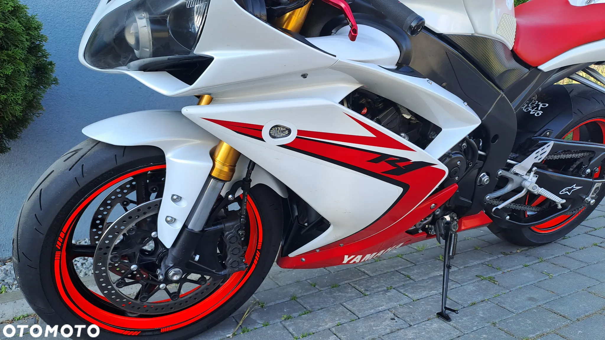 Yamaha R1 - 32