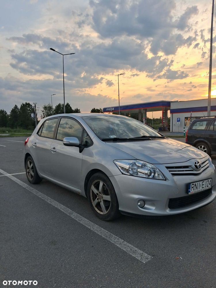 Toyota Auris 1.6 Premium - 1
