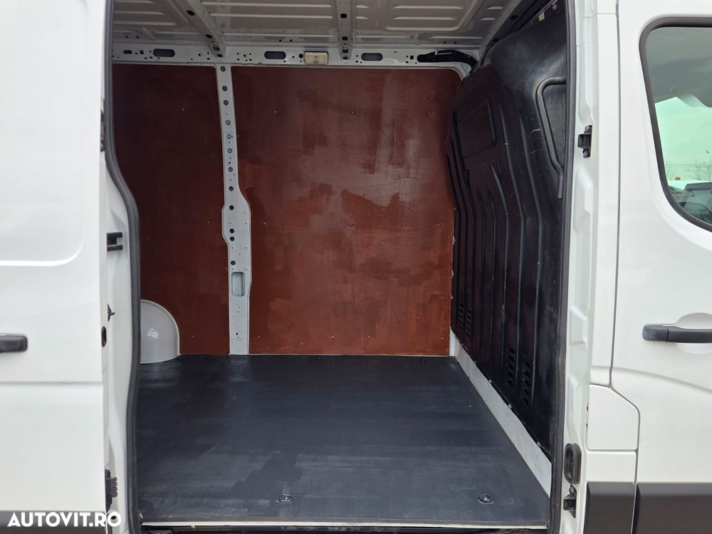 Renault New Master L2H2 - 13