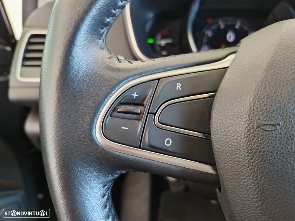 Renault Mégane Grand Coupe 1.3 TCe Limited J17 - 14