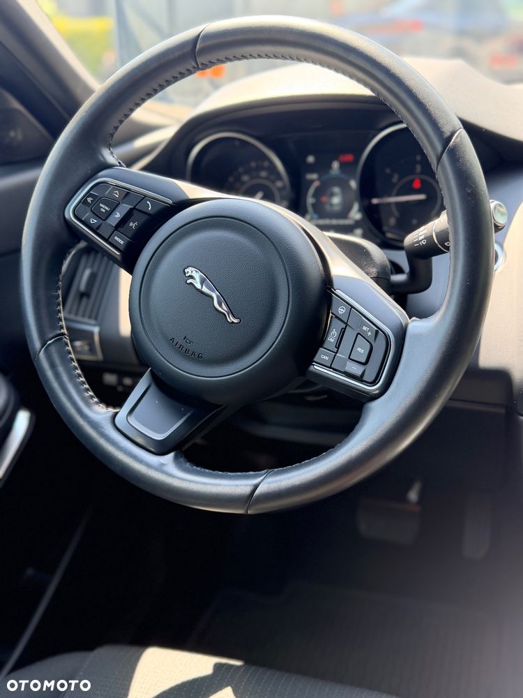 Jaguar E-Pace - 11