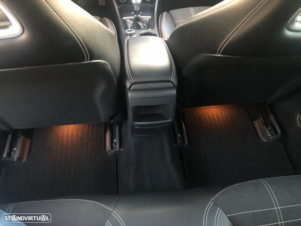 Mercedes-Benz CLA 180 d Shooting Brake Urban - 17