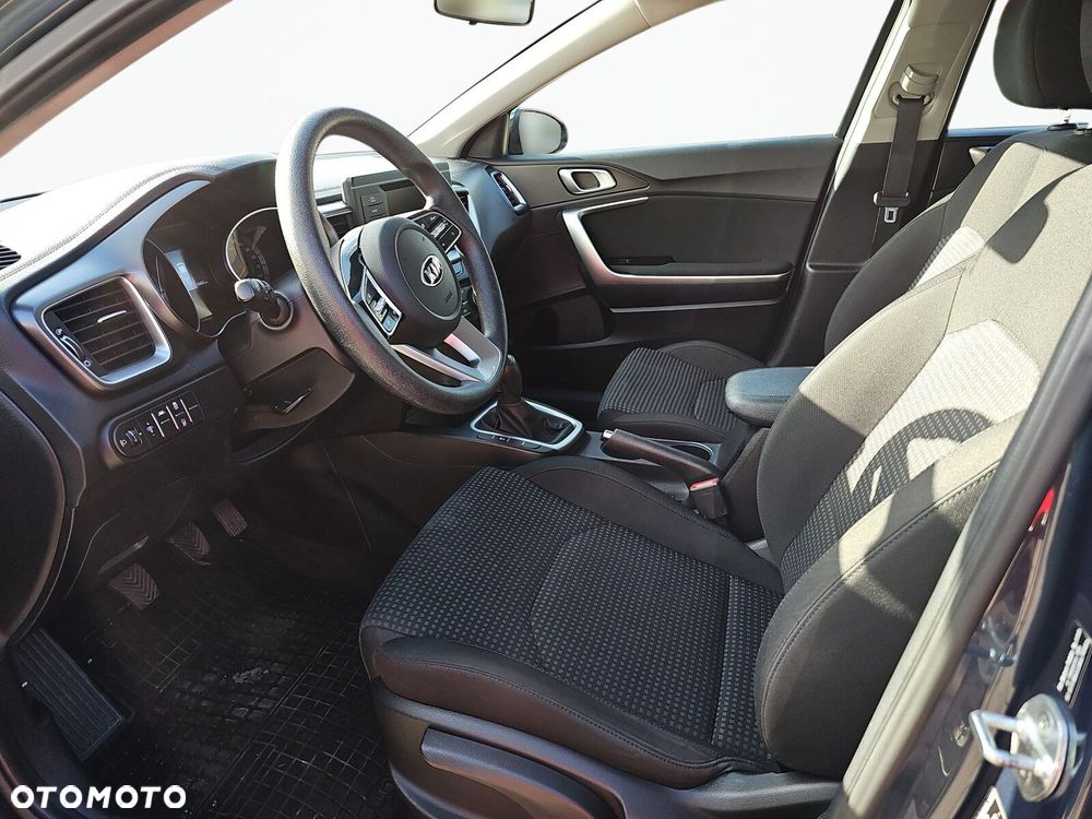 Kia Ceed - 12