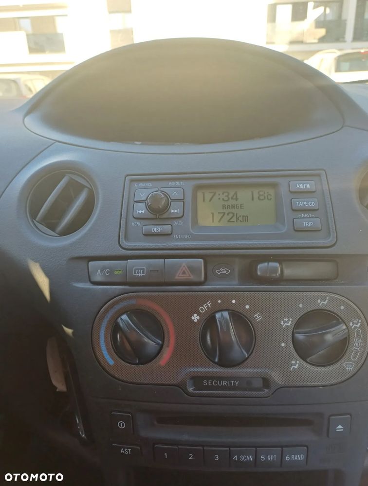 Toyota Yaris - 4