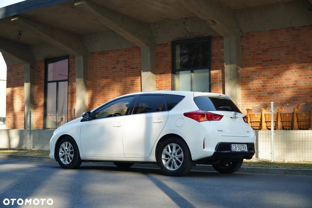 Toyota Auris 2.0 D-4D Comfort - 1