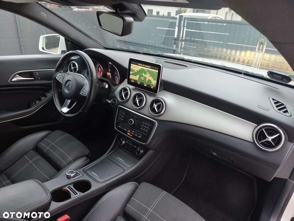 Mercedes-Benz CLA 200 7G-DCT AMG Line - 18