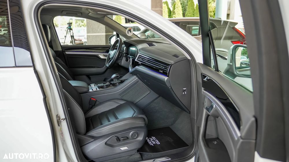 Volkswagen Touareg 3.0 V6 e-Hybrid 4Motion Aut. Elegance - 33