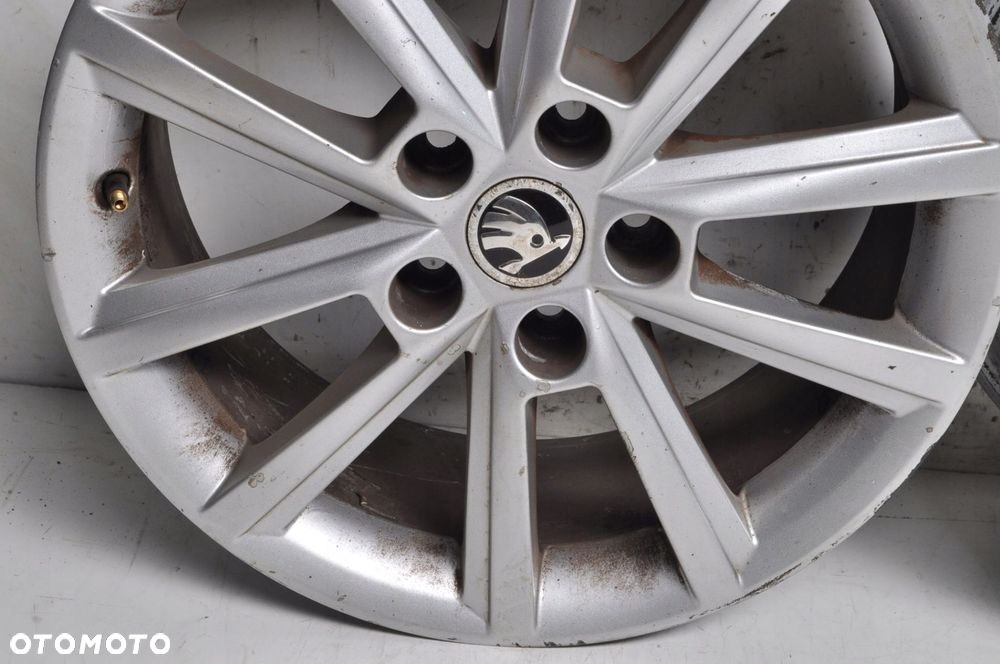 SKODA  FELGI ALUMINIOWE 5E0601025E 17 7.0 ET49 5X112 - 8