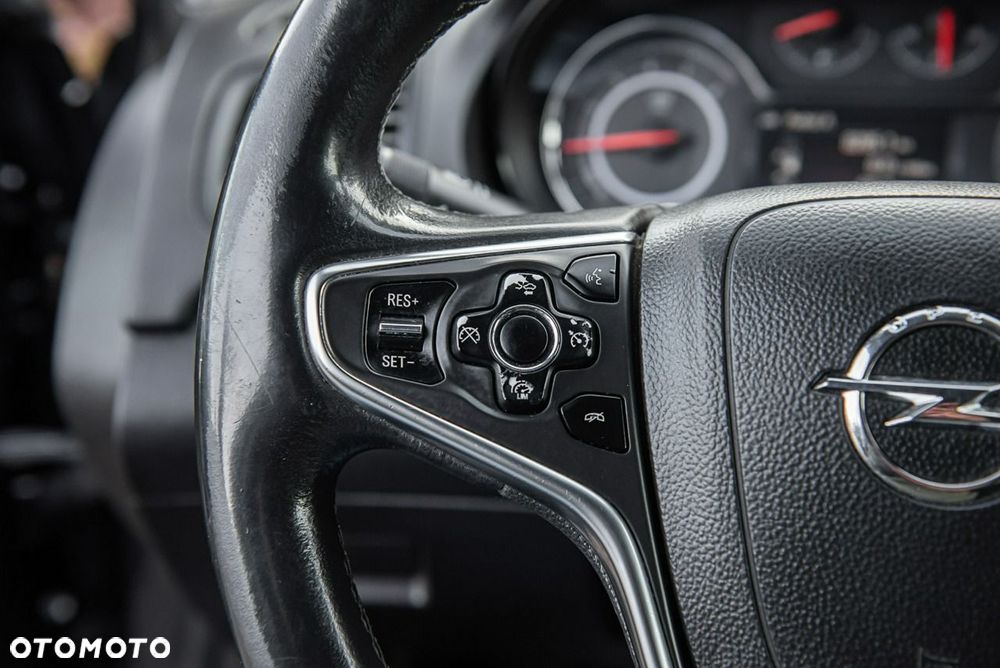 Opel Insignia - 23