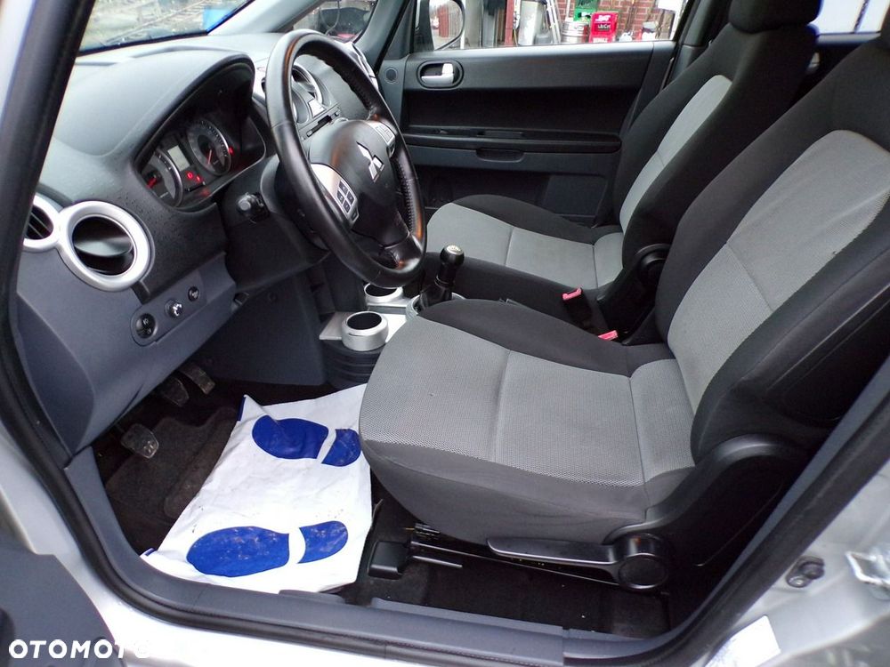 Mitsubishi Colt - 18