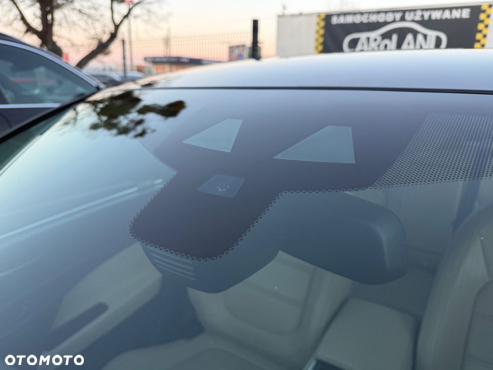 Jaguar XE 2.0 D Prestige - 14