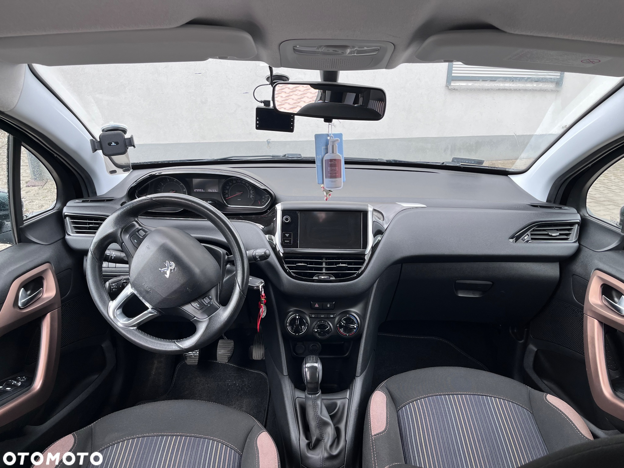 Peugeot 208 - 24