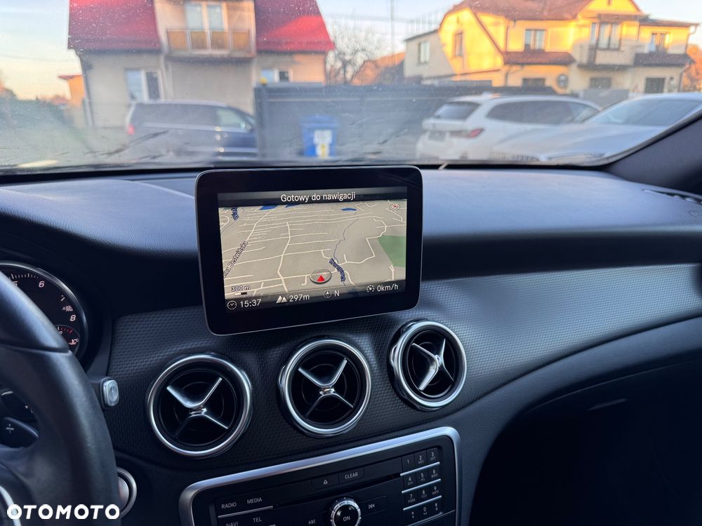 Mercedes-Benz GLA 200 7G-DCT UrbanStyle Edition - 33