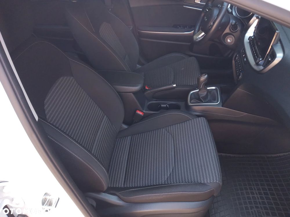 Kia Ceed 1.5 T-GDI M - 27
