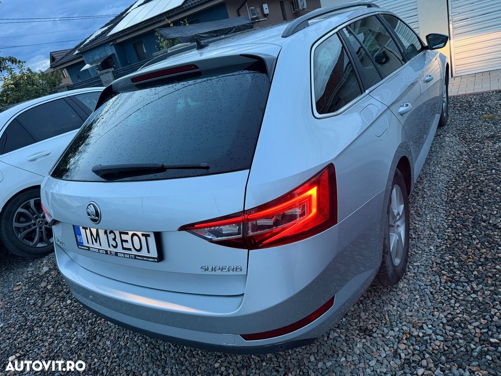Skoda Superb 2.0 TDI DSG Ambition - 4