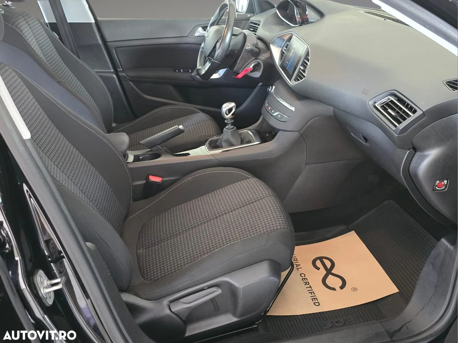 Peugeot 308 1.2 L PureTech Turbo Allure - 8