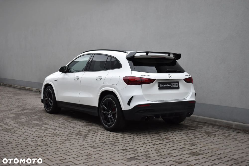 Mercedes-Benz GLA - 4