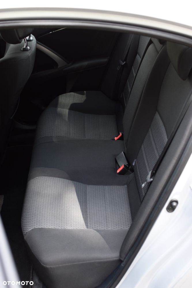 Toyota Avensis - 28