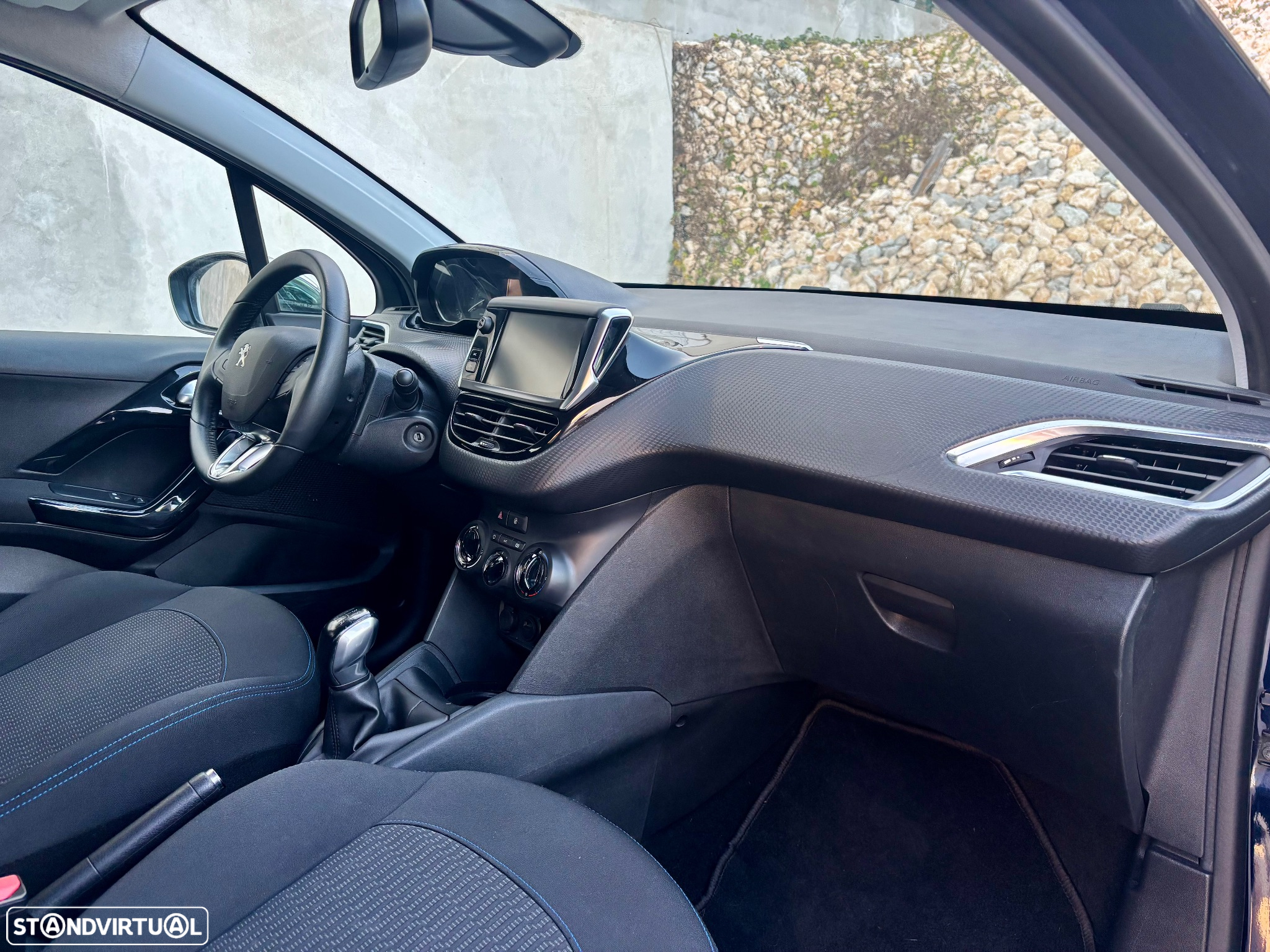 Peugeot 208 1.2 PureTech Signature - 30