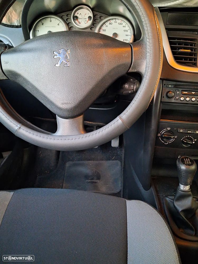 Peugeot 207 1.4 HDi Premium - 9