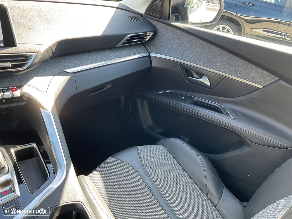 Peugeot 3008 1.5 BlueHDi Allure Pack EAT8 - 33