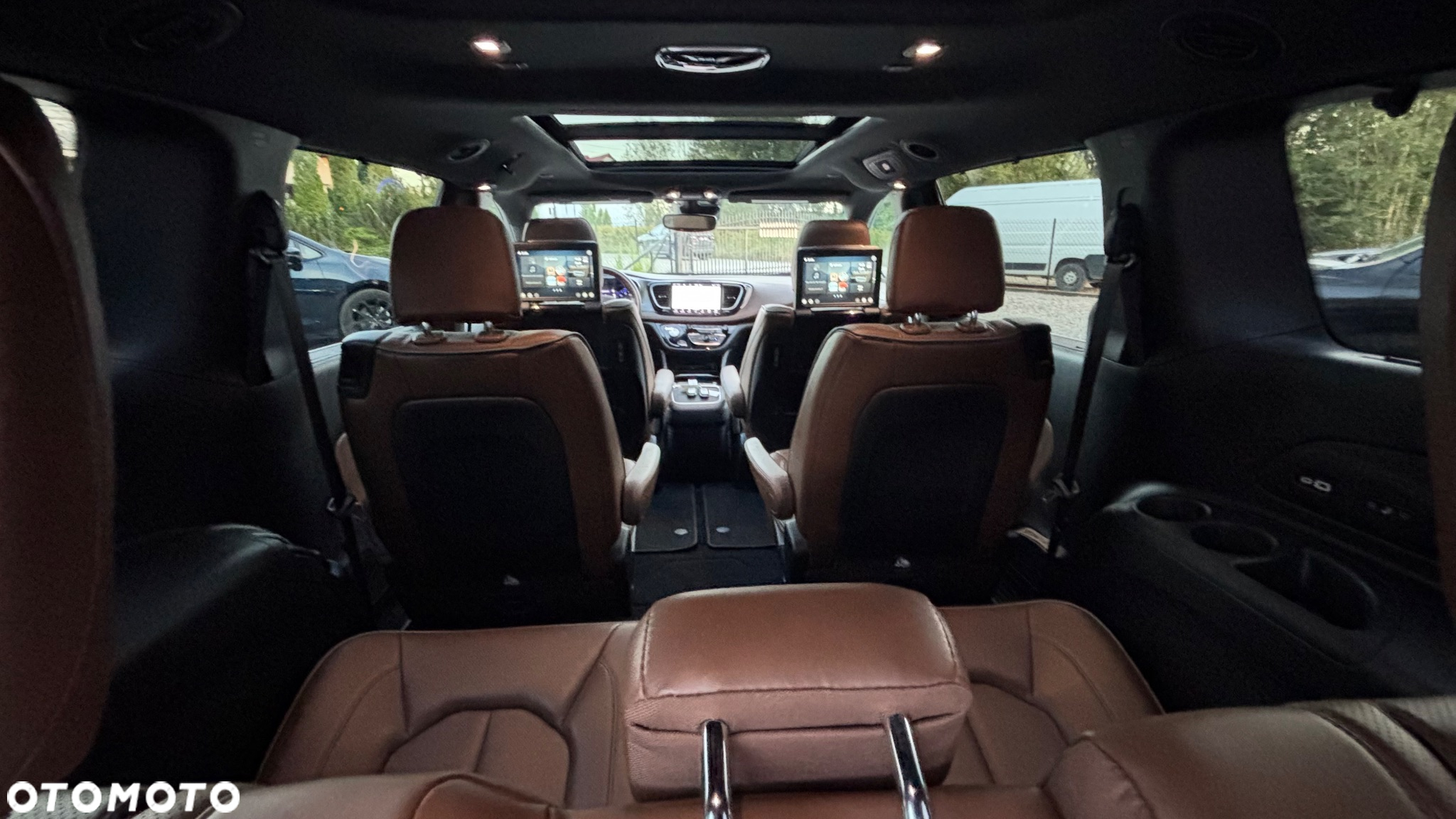 Chrysler Pacifica - 27