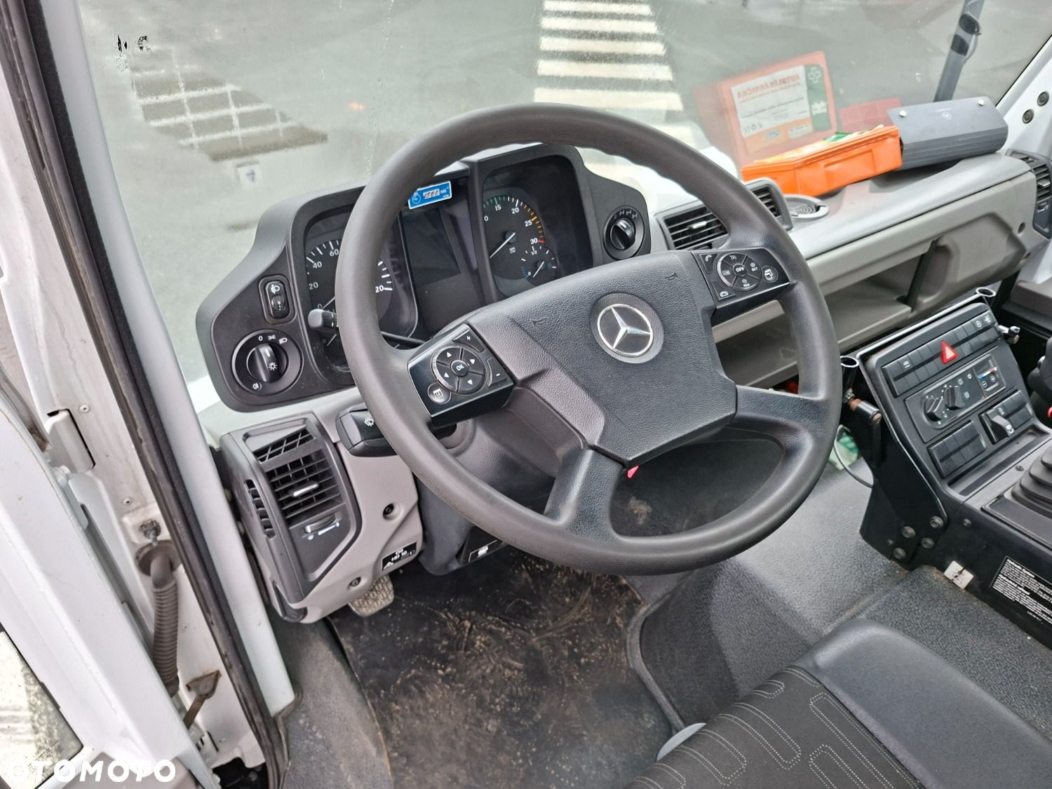 MIKANN Unimog U527 4X4 - 12