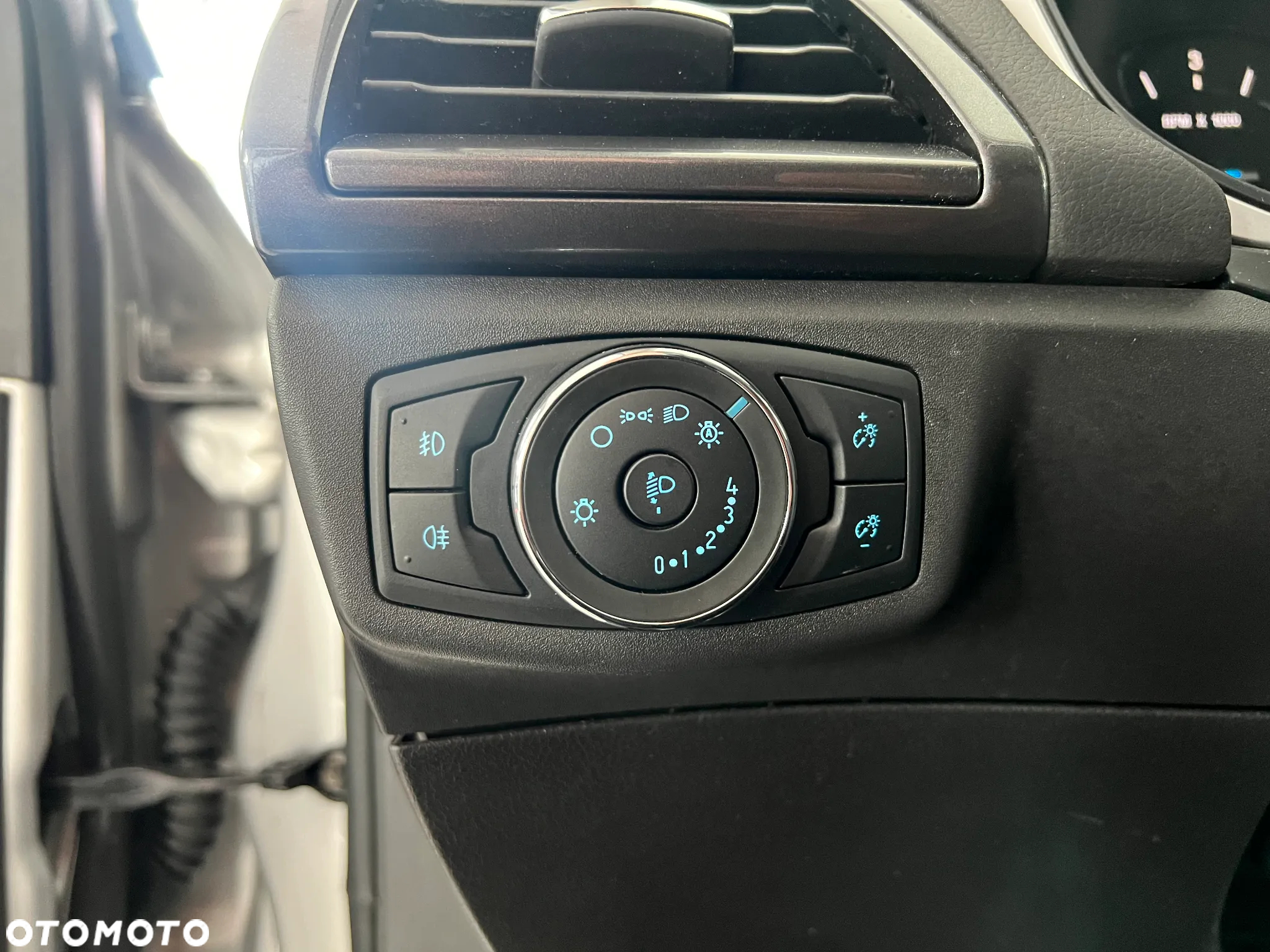 Ford Mondeo 2.0 EcoBlue Titanium - 22