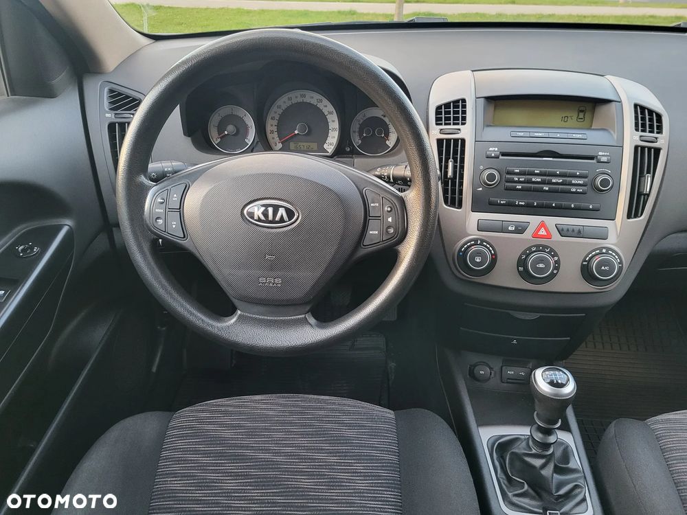 Kia Ceed - 21