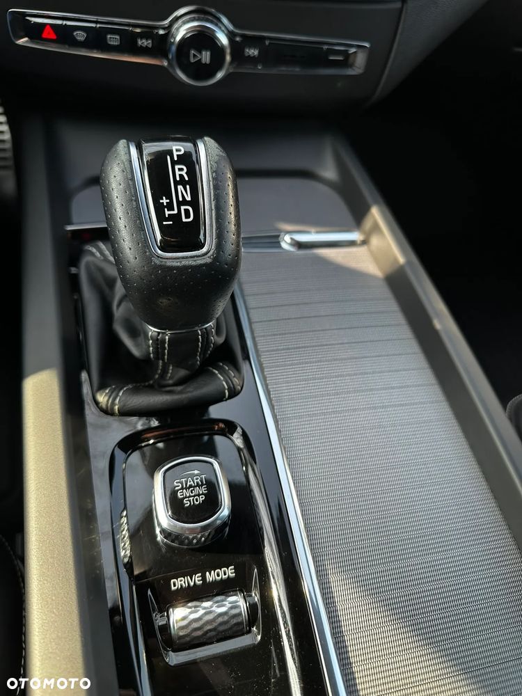 Volvo XC 60 D5 AWD R-Design - 22