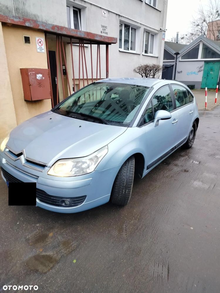 Citroën C4 1.6 16V Confort - 2