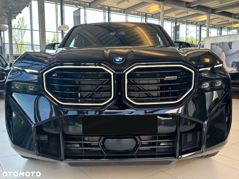 BMW XM - 5