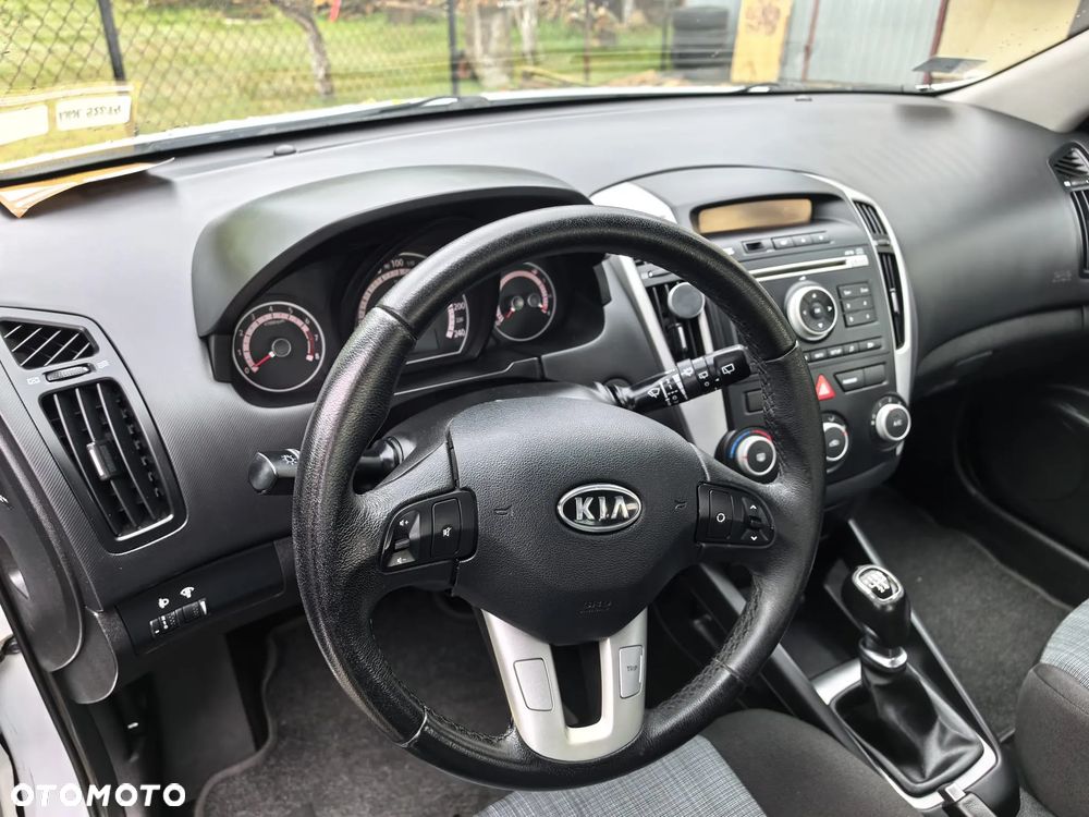 Kia Ceed 1.4 L - 19