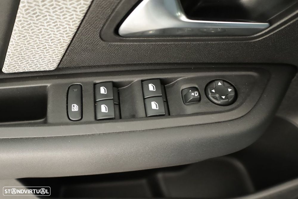 Citroën C4 1.2 PureTech Plus EAT8 - 19