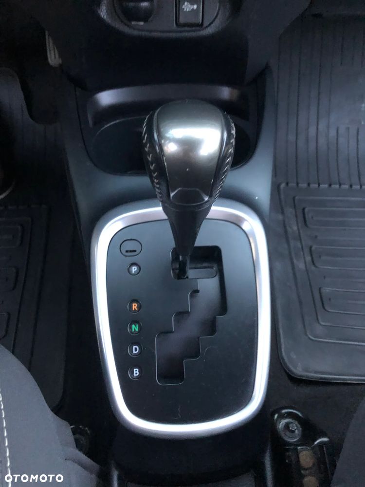 Toyota Yaris Hybrid 100 Selection Passion - 26
