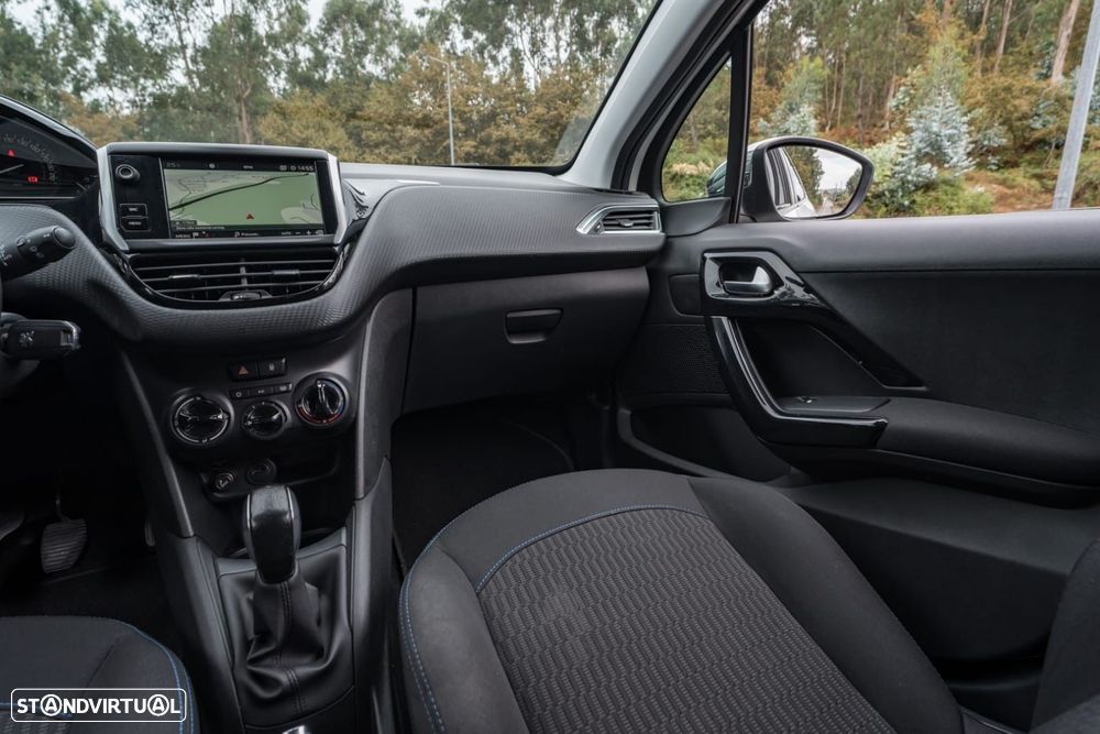 Peugeot 208 1.2 PureTech Signature - 42