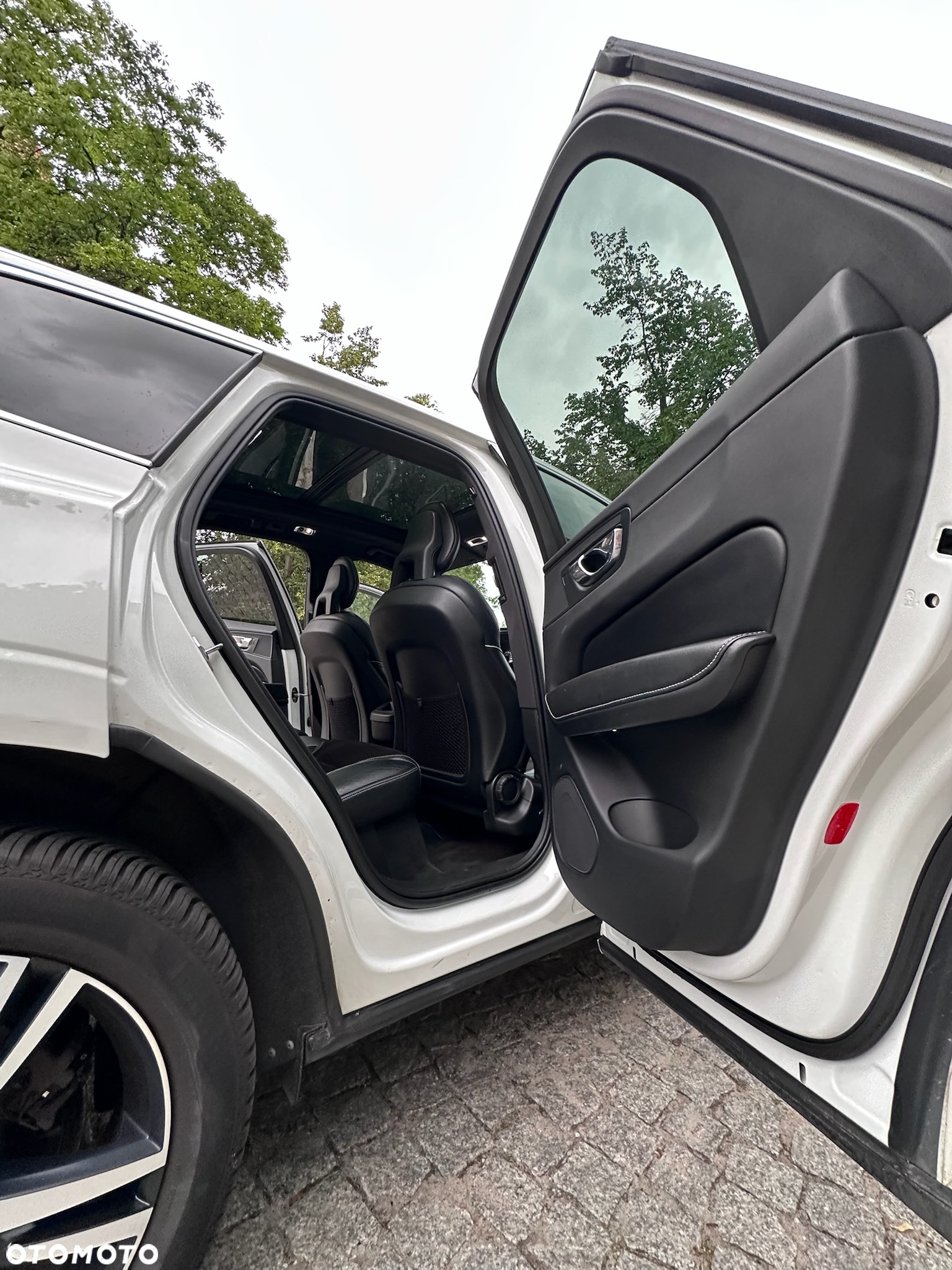 Volvo XC 60 D5 SCR AWD R-Design - 11