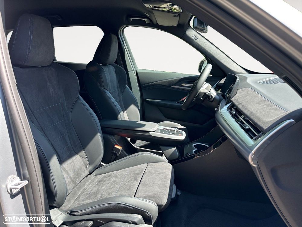 BMW iX1 eDrive20 - 13