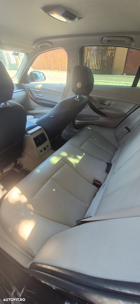 BMW Seria 3 320d Aut. Modern Line - 9