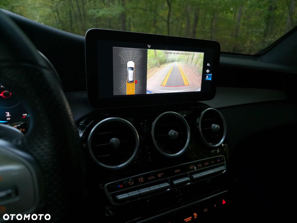 Mercedes-Benz GLC 300 d 4Matic 9G-TRONIC AMG Line - 24
