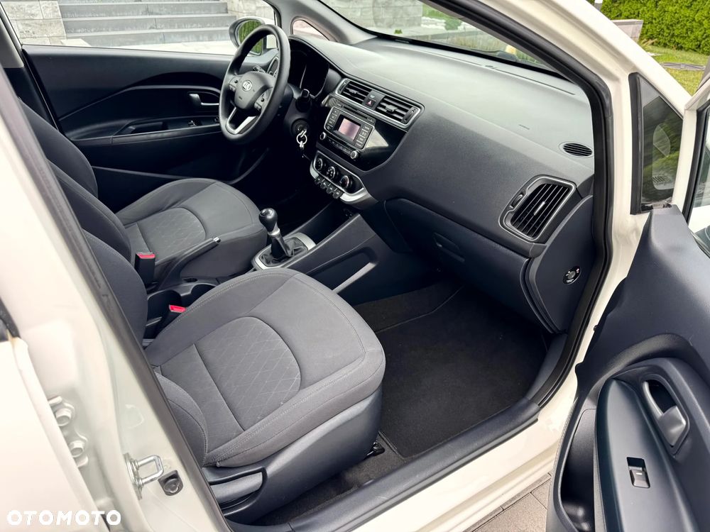 Kia Rio - 11